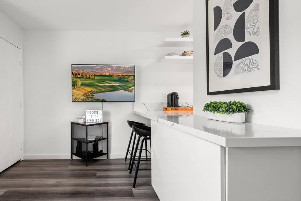 The 1 At Biarritz-remodeled 1 Bedroom In Downtown Ps Apartment Palm Springs