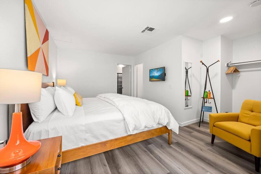 The 1 At Biarritz-remodeled 1 Bedroom In Downtown Ps * Palm Springs