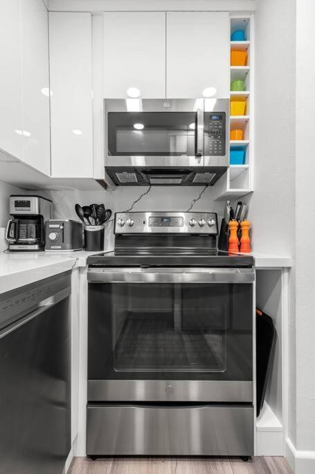 The 1 At Biarritz-remodeled 1 Bedroom In Downtown Ps Palm Springs